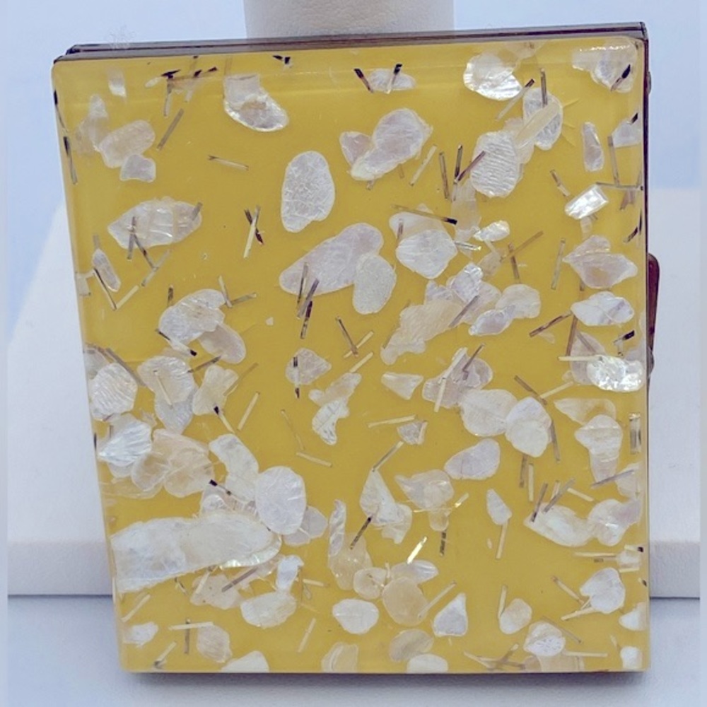 Vintage Antique Brass/ Lucite Mother Of Pearl Flakes And Gold Confetti Compact - Picture 4 of 6